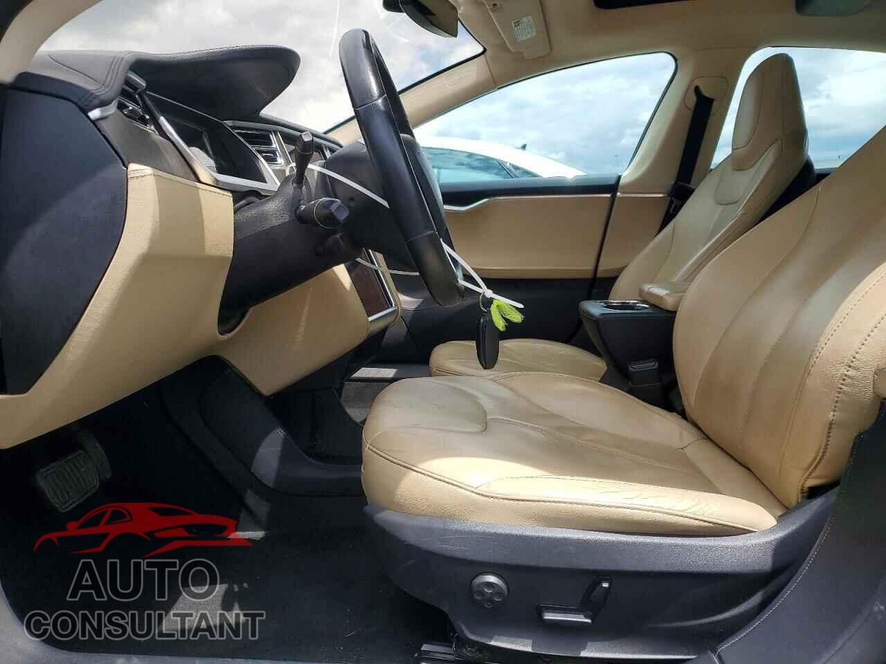 TESLA MODEL S 2013 - 5YJSA1CG2DFP08276