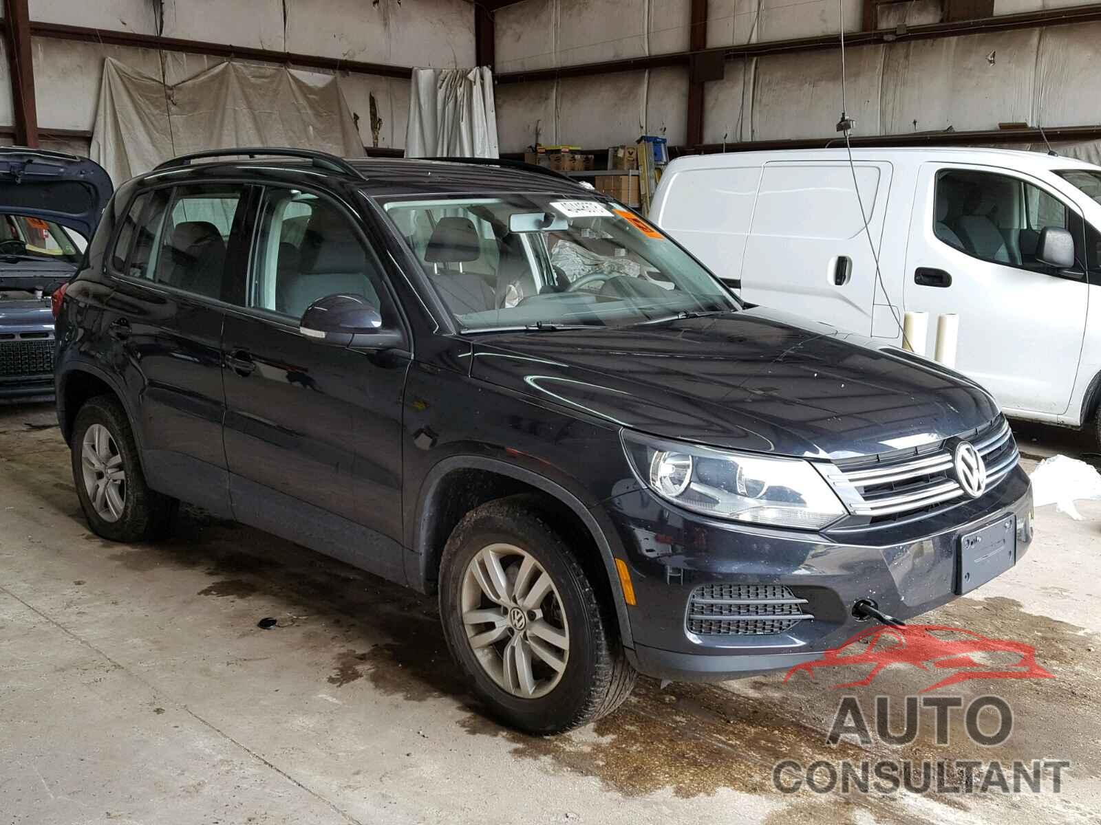 VOLKSWAGEN TIGUAN S 2015 - WVGAV7AX5FW502403