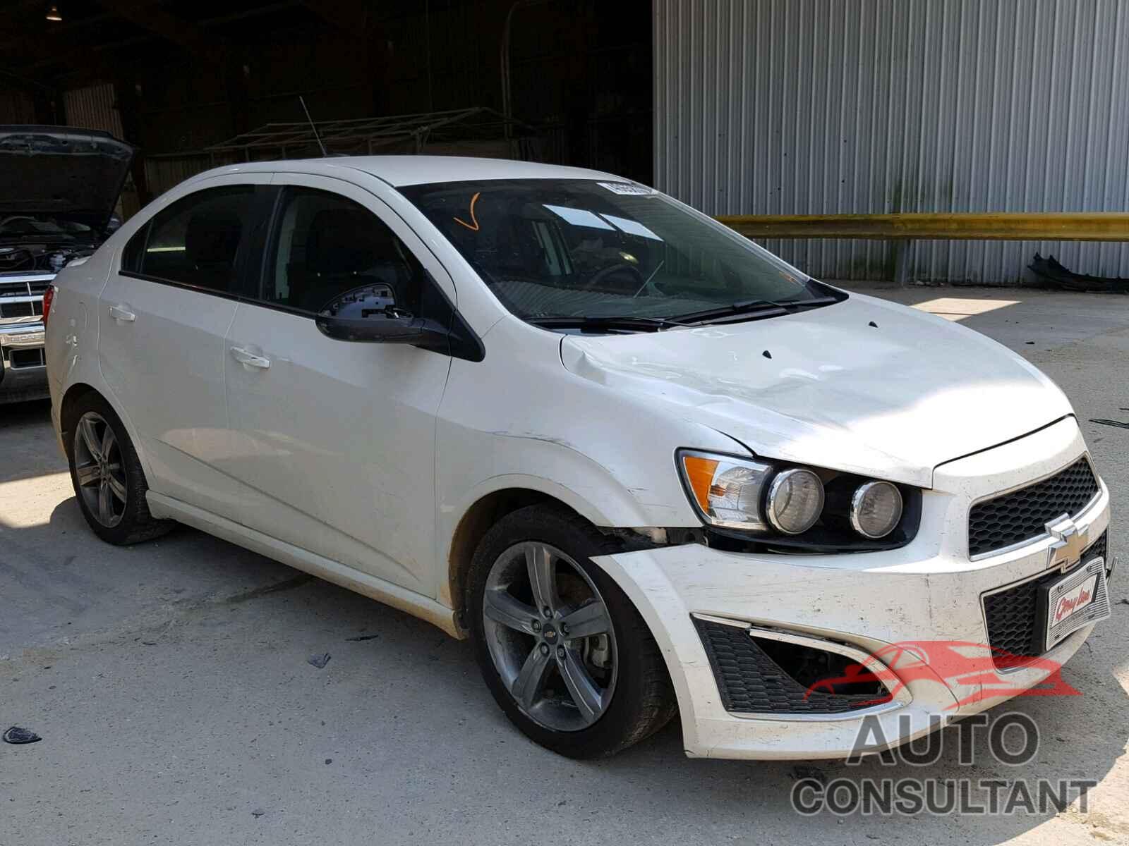 CHEVROLET SONIC 2015 - 1G1JG5SBXF4211549