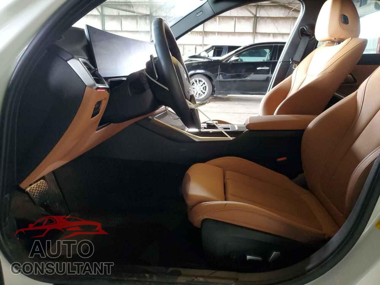 BMW 3 SERIES 2023 - 3MW69FF04P8D50996