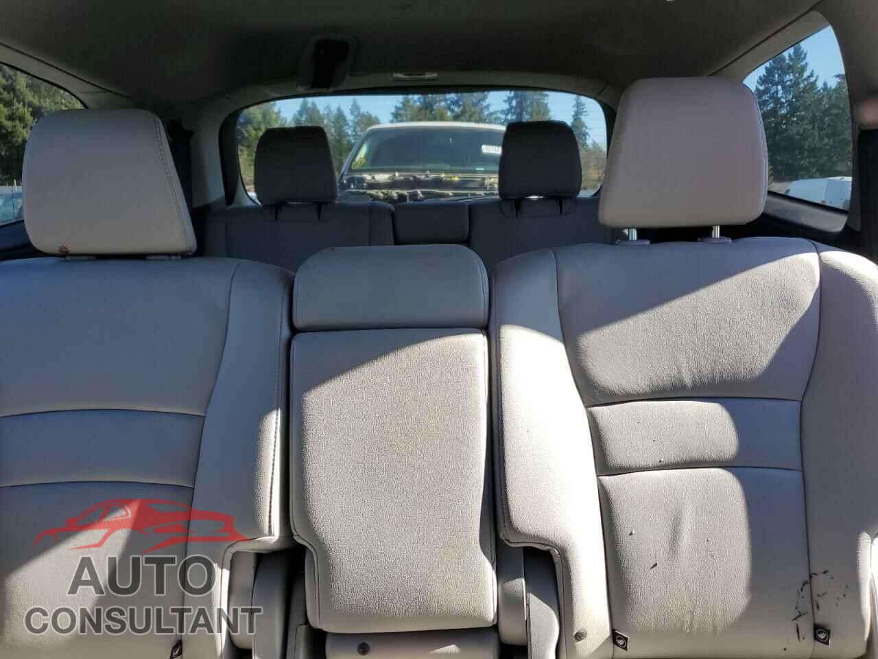 HONDA PILOT 2017 - 5FNYF6H59HB101393