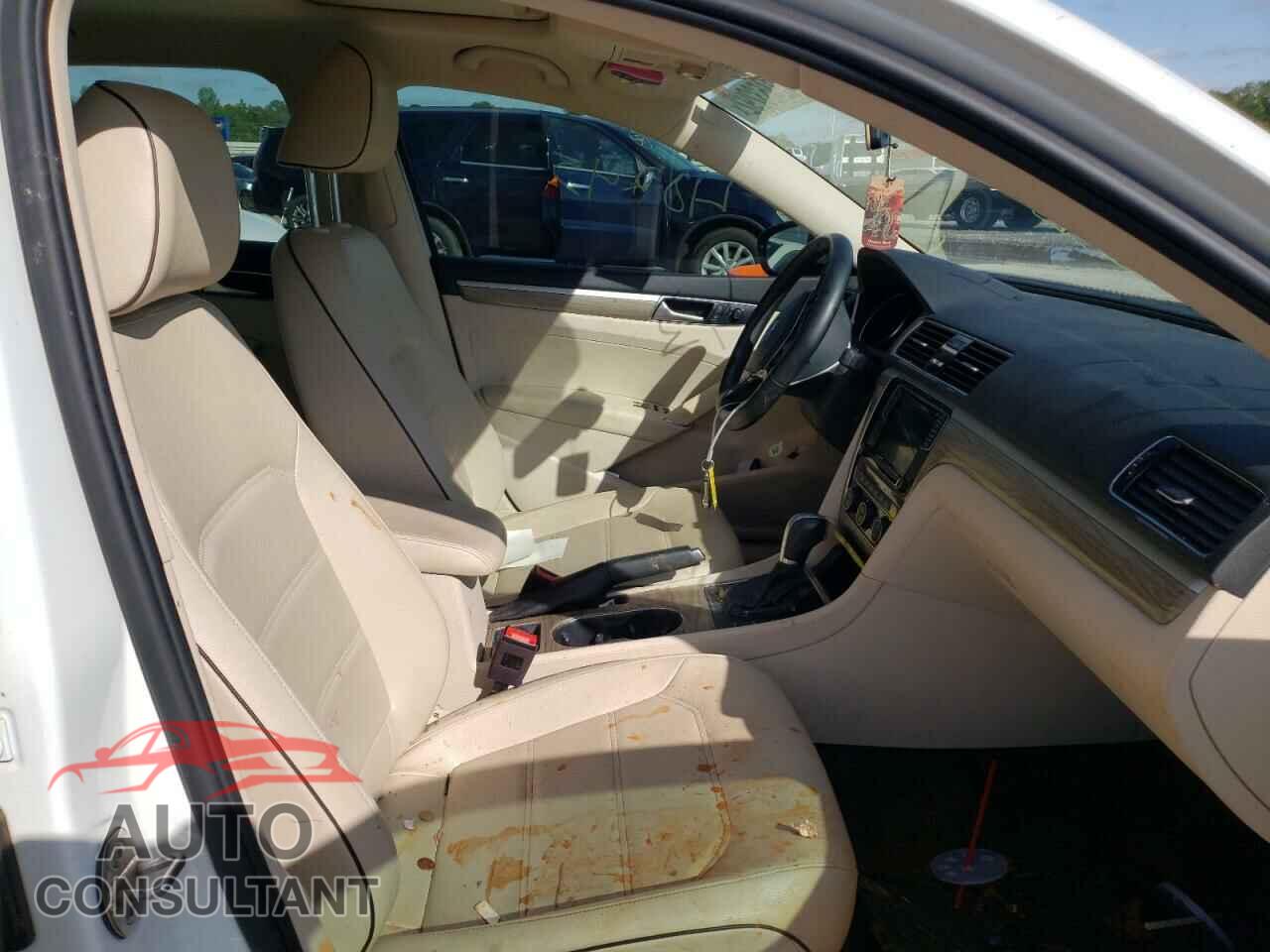 VOLKSWAGEN PASSAT 2018 - 1VWBA7A33JC045793