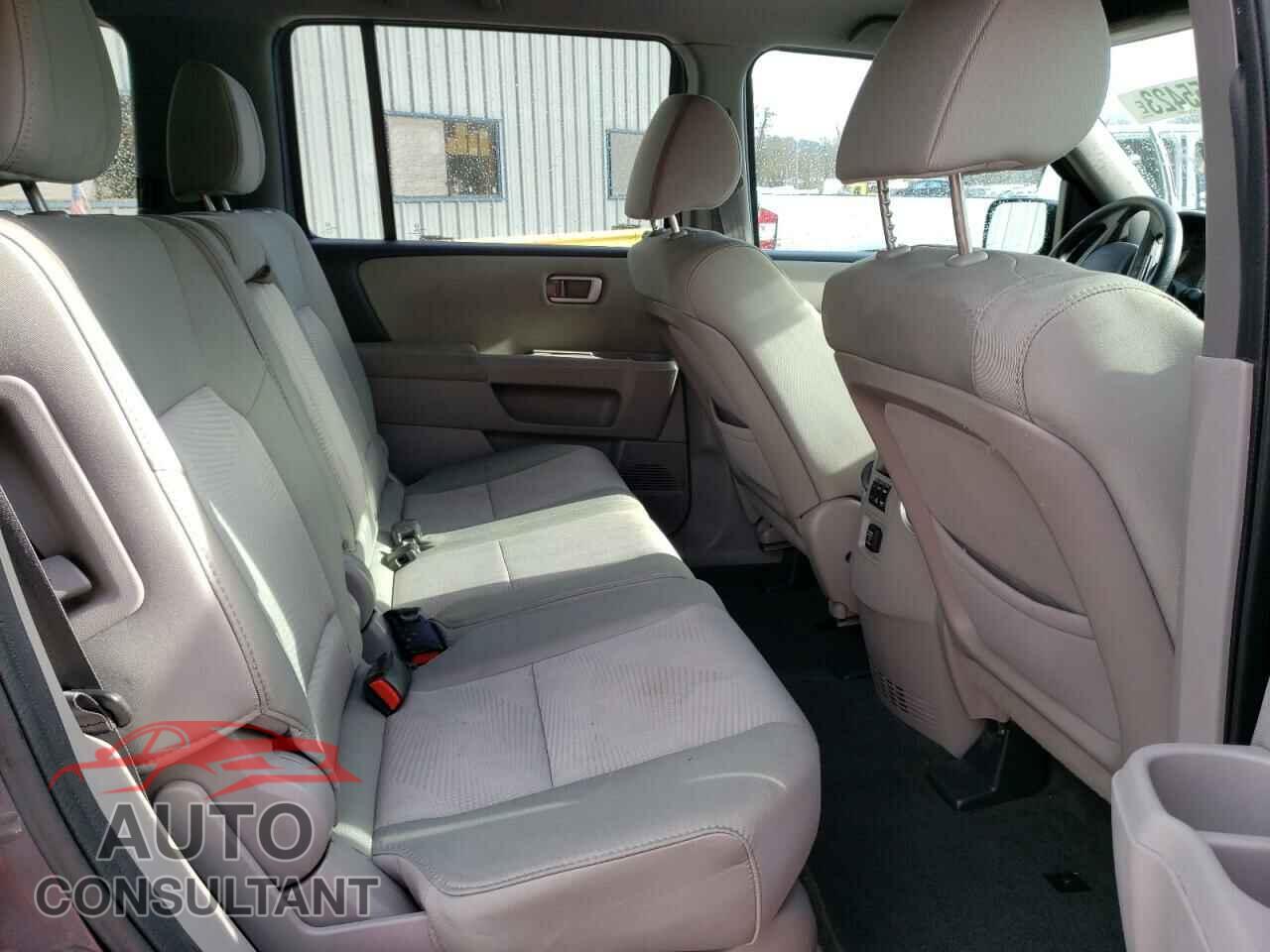 HONDA PILOT 2015 - 5FNYF4H21FB005331