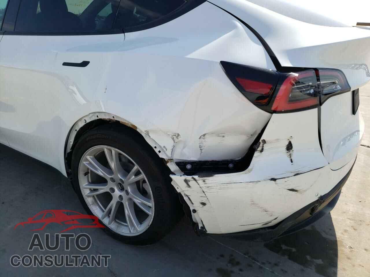 TESLA MODEL Y 2021 - 5YJYGDEEXMF072731