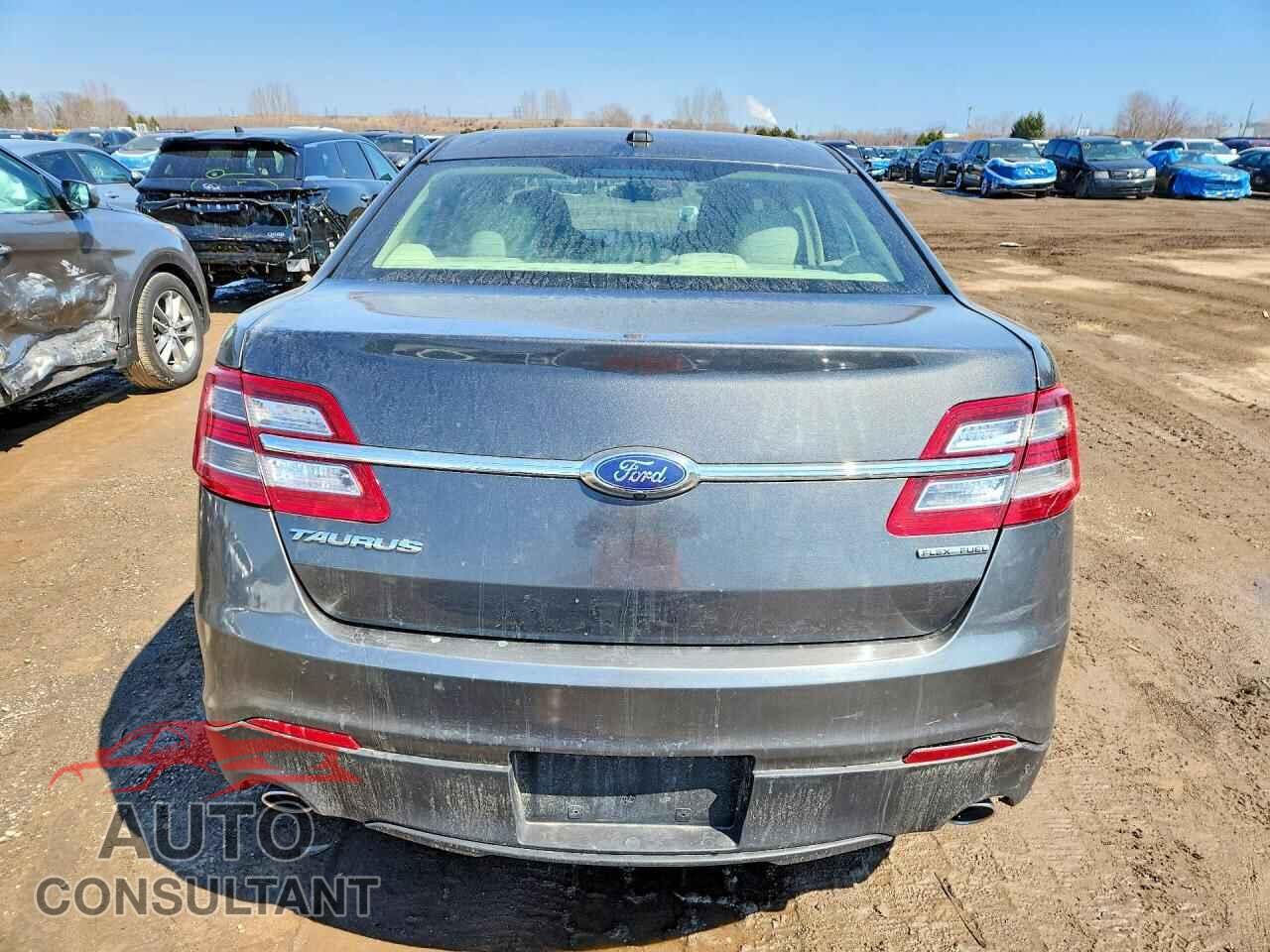 FORD TAURUS 2018 - 1FAHP2D89JG136121
