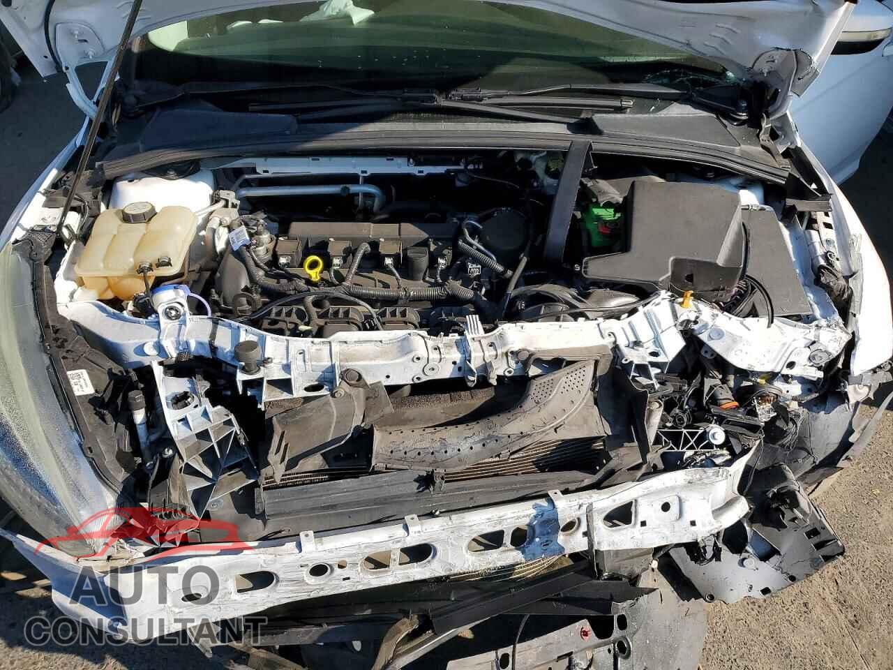 FORD FOCUS 2015 - 1FADP3K2XFL242708