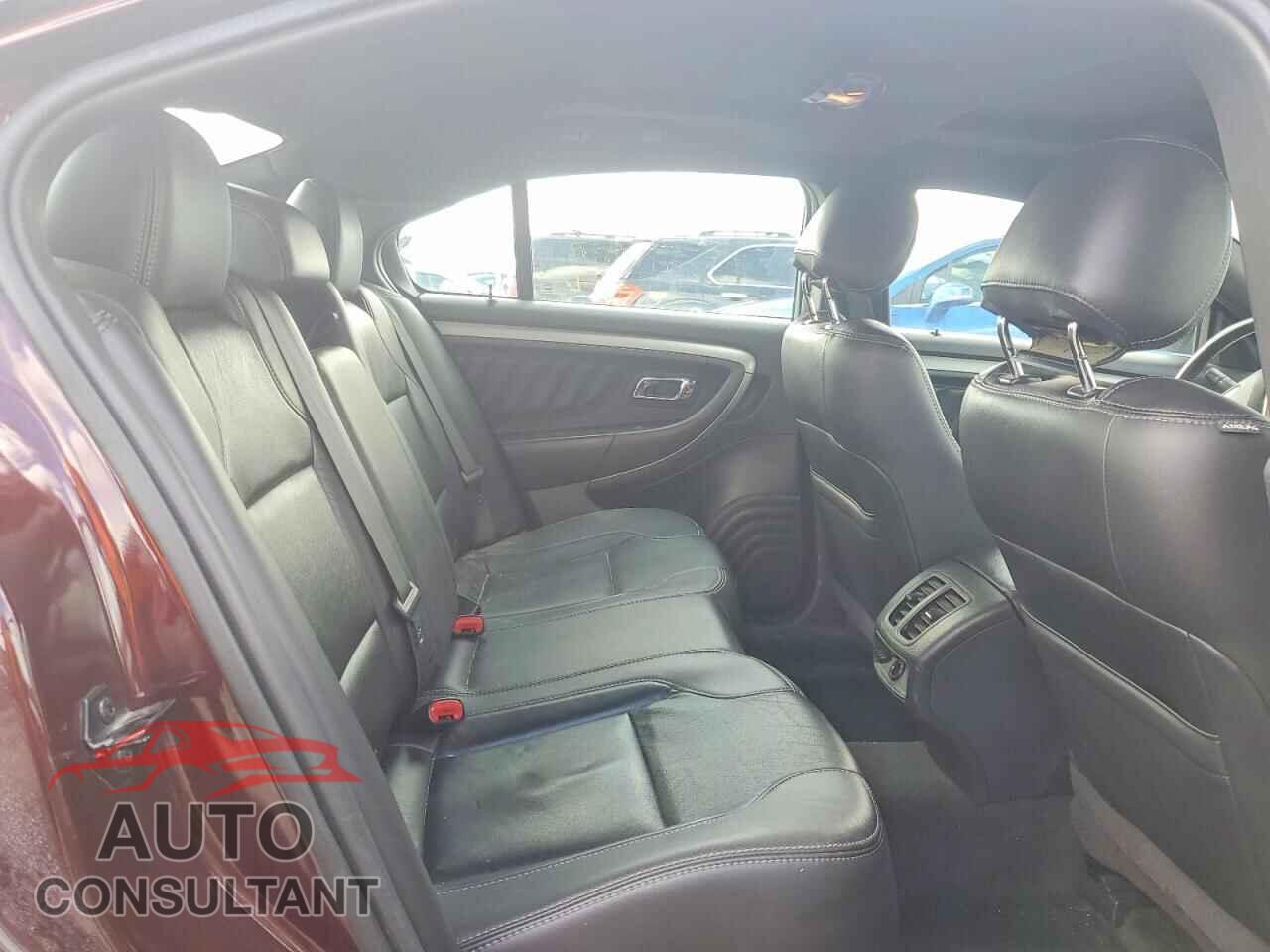 FORD TAURUS 2018 - 1FAHP2E88JG118370