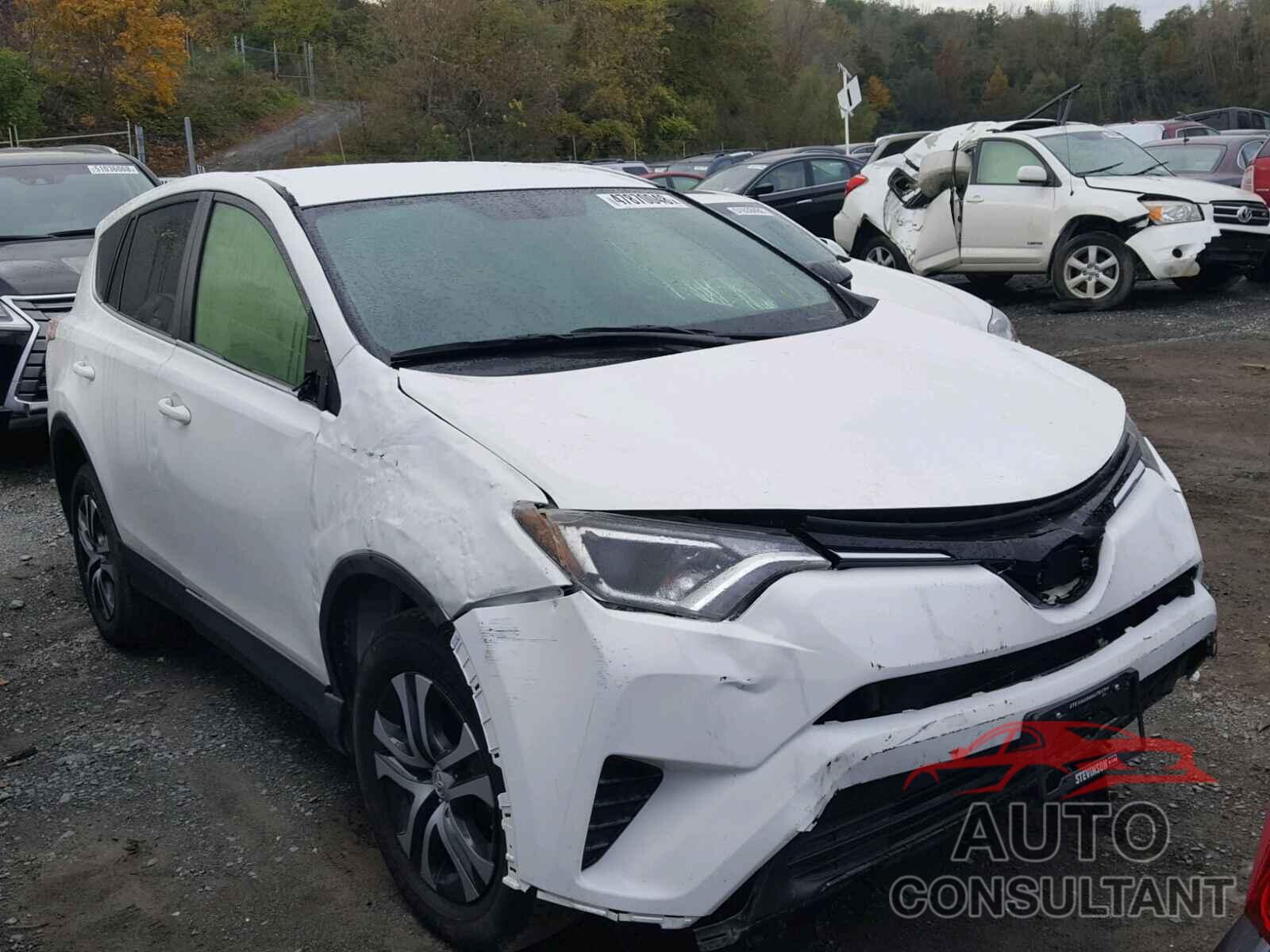 TOYOTA RAV4 LE 2017 - JTMBFREV5HD198790