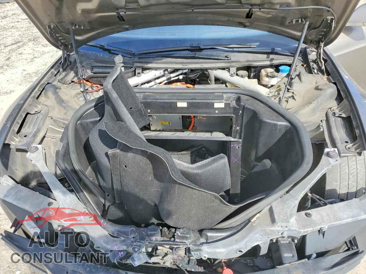TESLA MODEL S 2015 - 5YJSA1E18FF104131