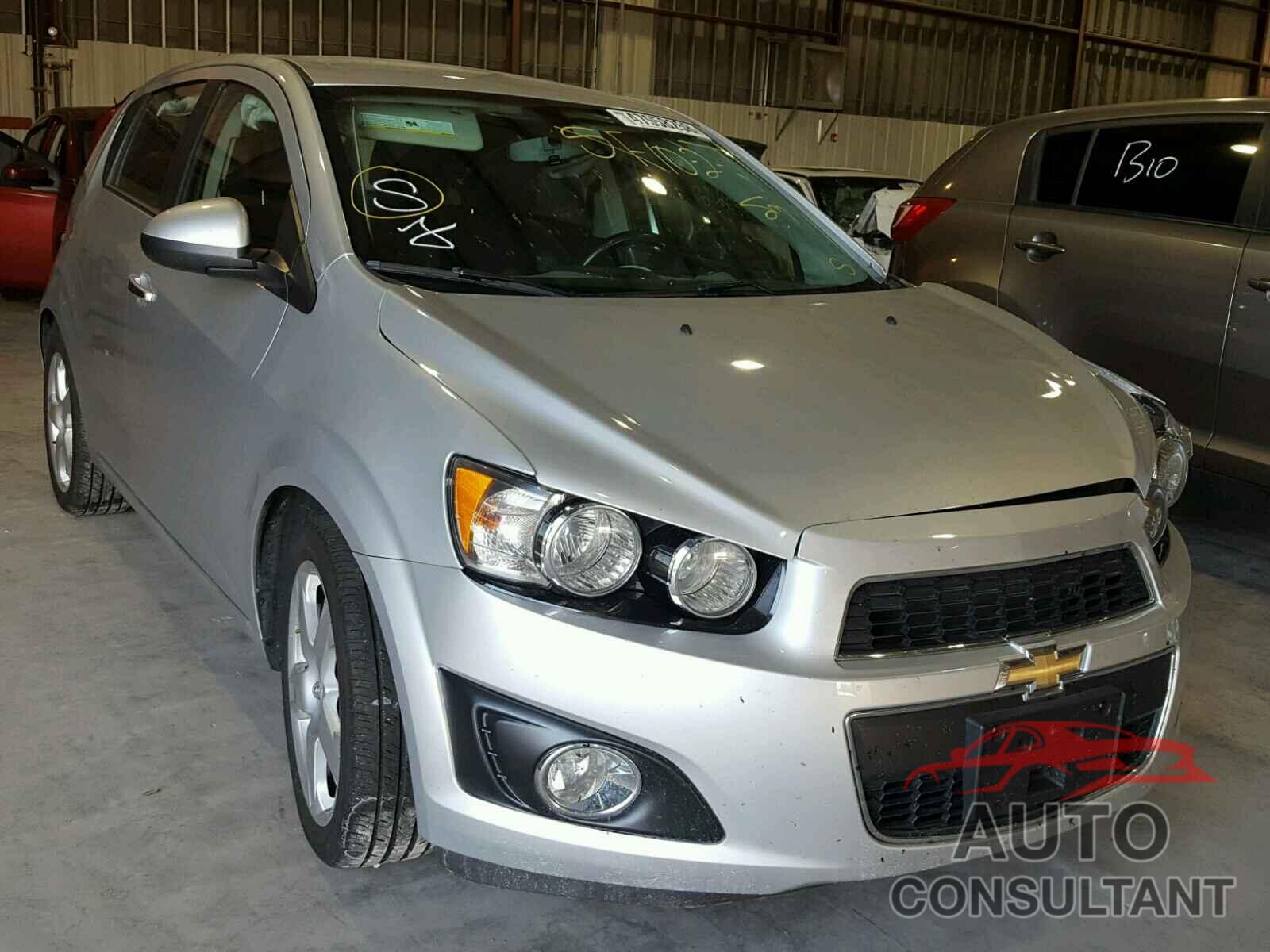 CHEVROLET SONIC 2015 - 1G1JE6SB0F4204797