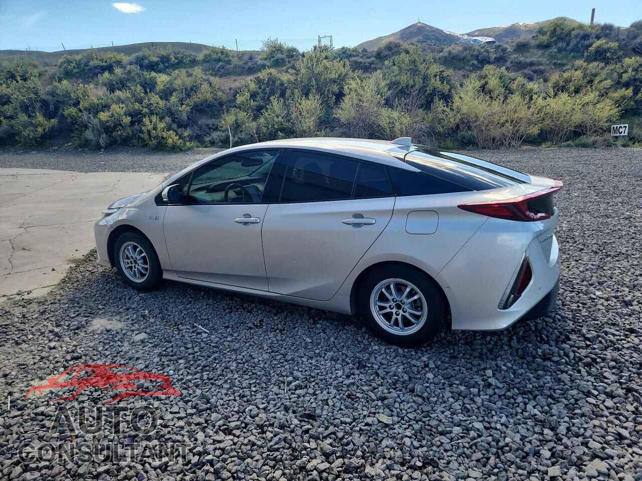 TOYOTA PRIUS 2017 - JTDKARFP6H3045128