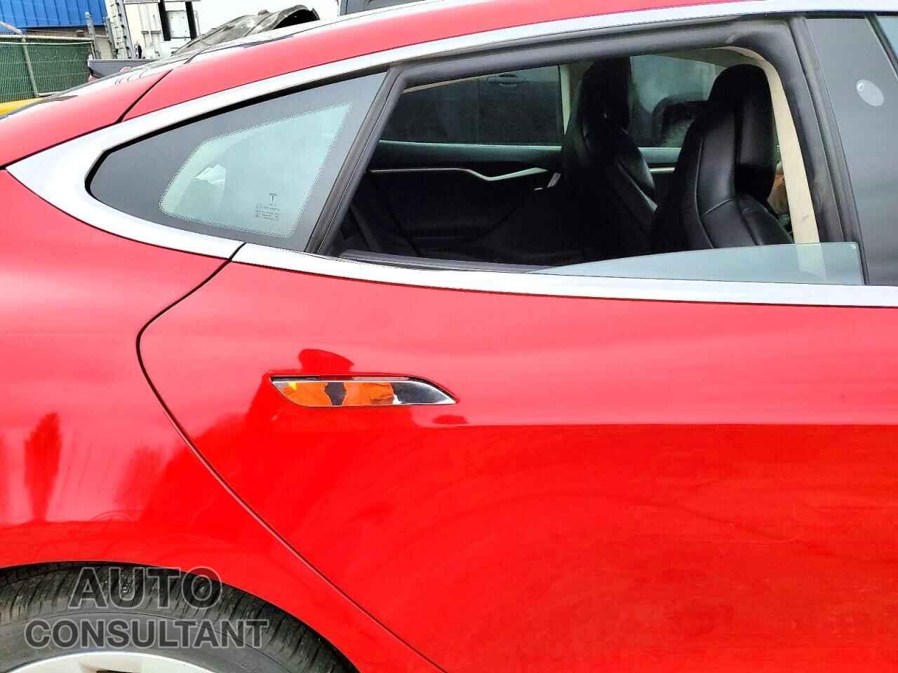TESLA MODEL S 2017 - 5YJSA1E27HF213515