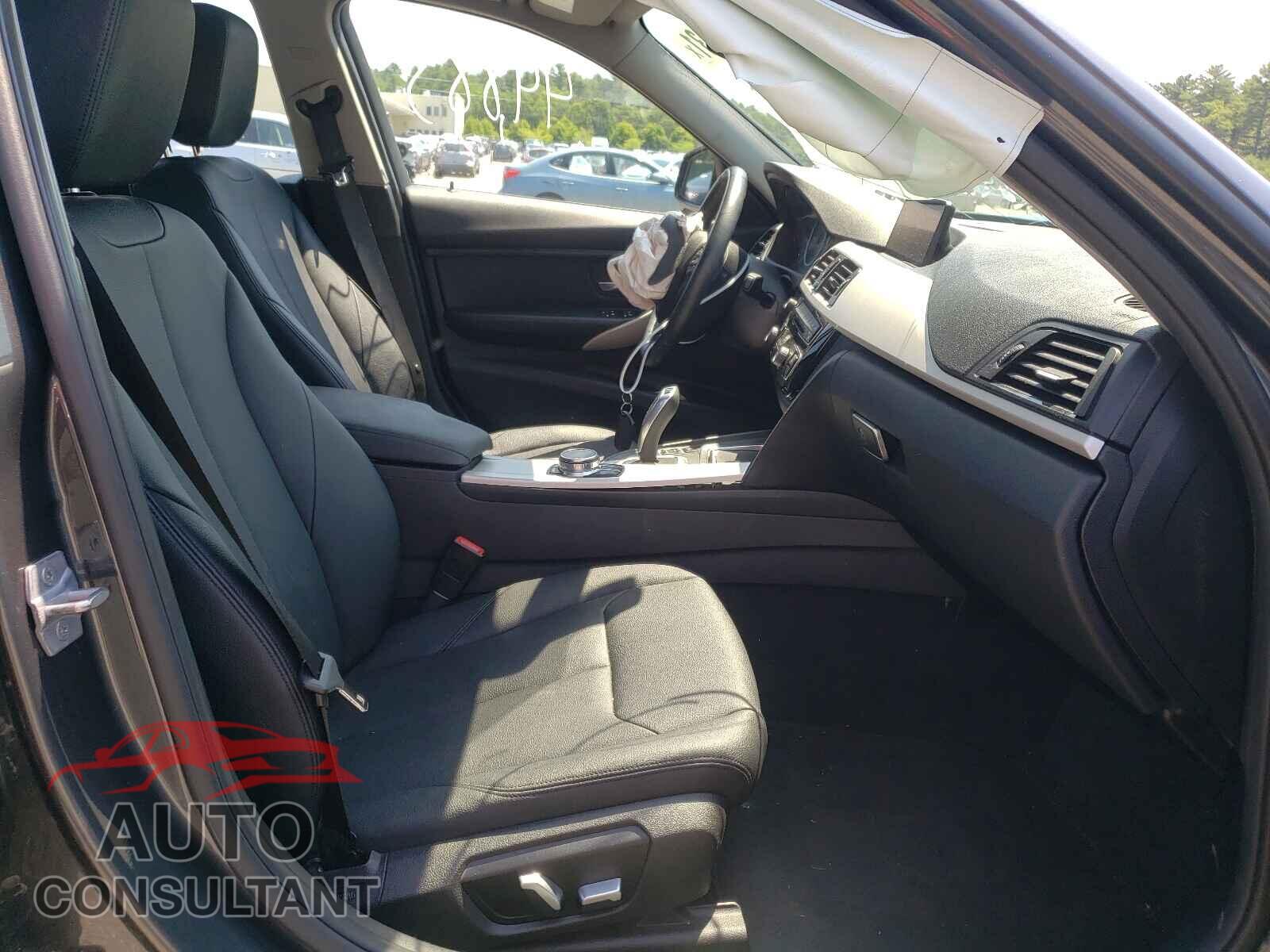 BMW 3 SERIES 2017 - WBA8A3C30HK692507
