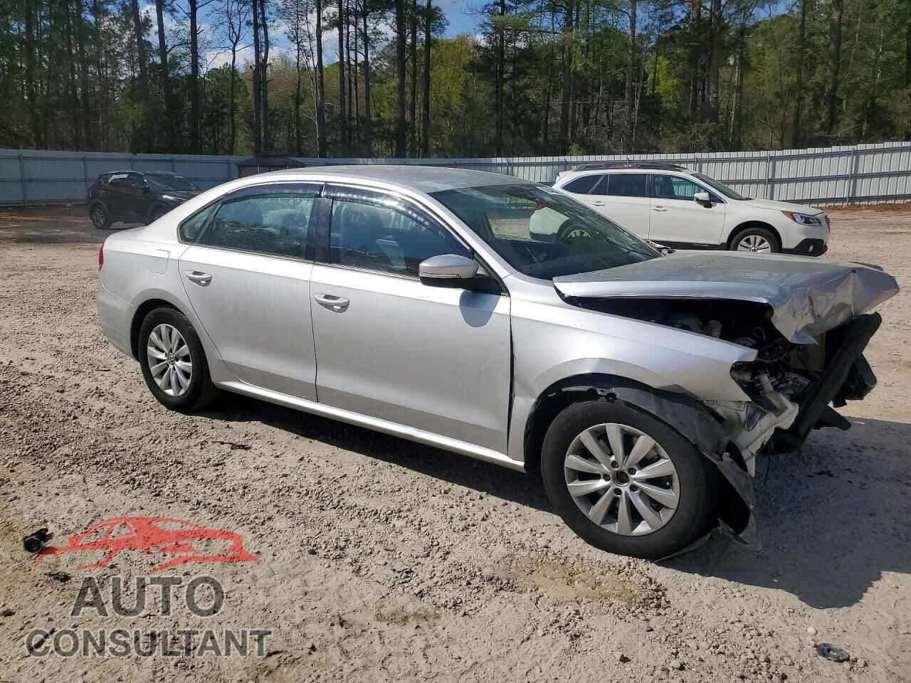 VOLKSWAGEN PASSAT 2013 - 1VWAH7A34DC008537