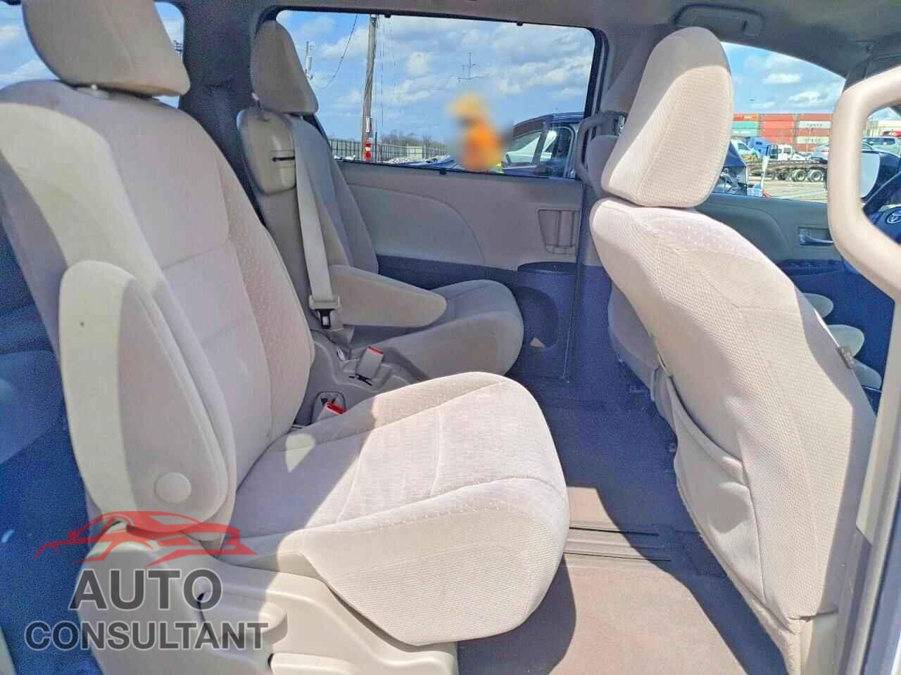 TOYOTA SIENNA 2018 - 5TDKZ3DCXJS944178