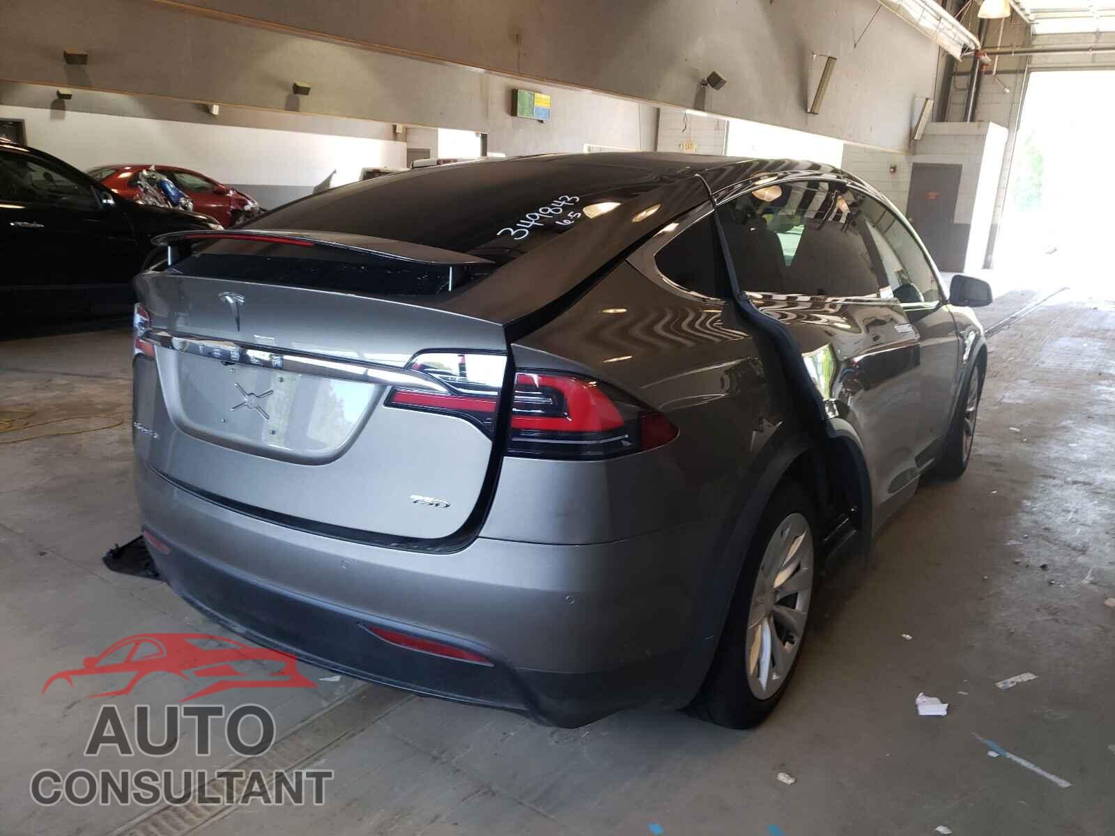 TESLA MODEL X 2016 - 5YJXCBE26GF010703