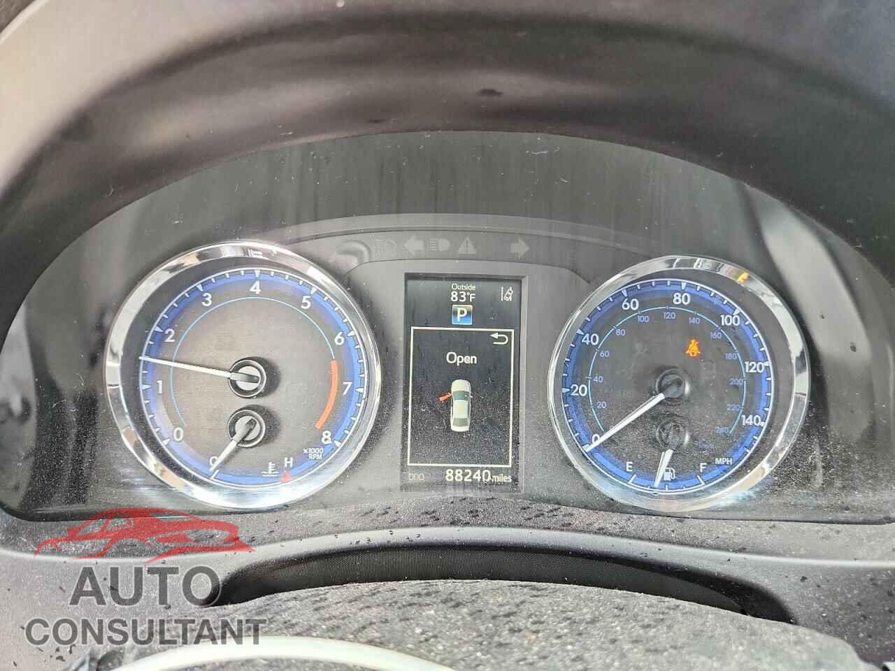 TOYOTA COROLLA 2018 - 5YFBURHE0JP757778