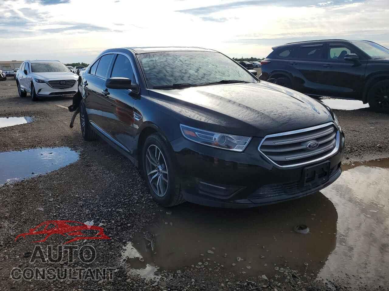 FORD TAURUS 2018 - 1FAHP2E87JG119932