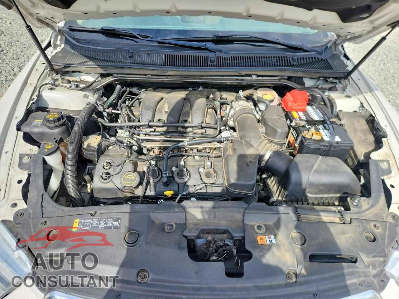 FORD TAURUS 2018 - 1FAHP2F80JG113274
