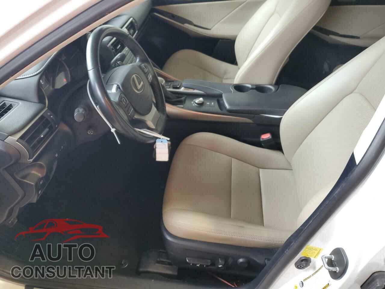 LEXUS IS 2018 - JTHC81D23J5027719