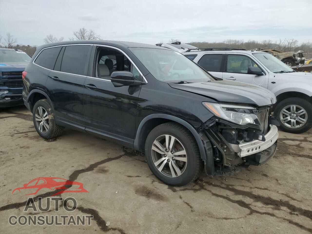 HONDA PILOT 2018 - 5FNYF6H33JB070923