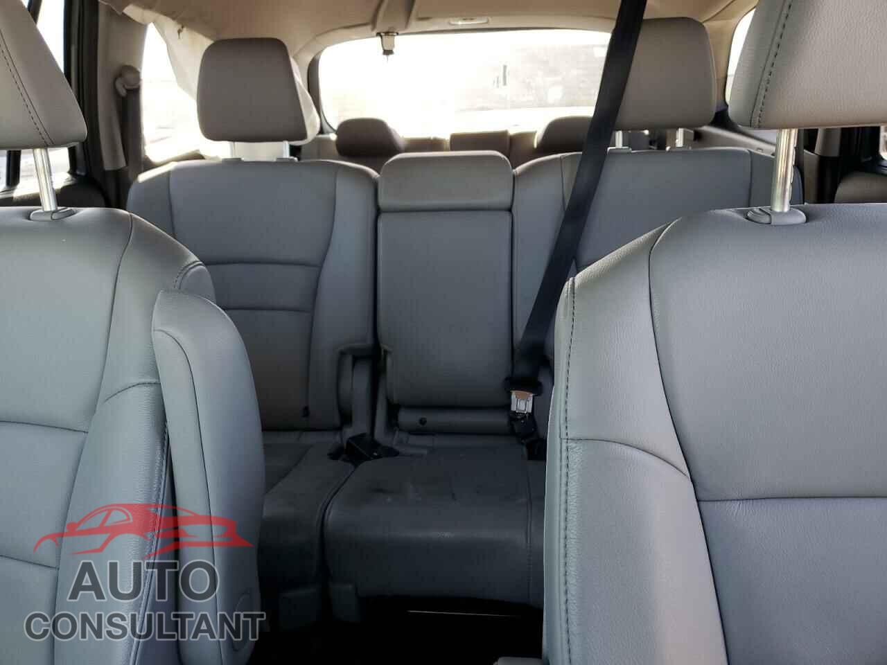 HONDA PILOT 2016 - 5FNYF5H82GB032176