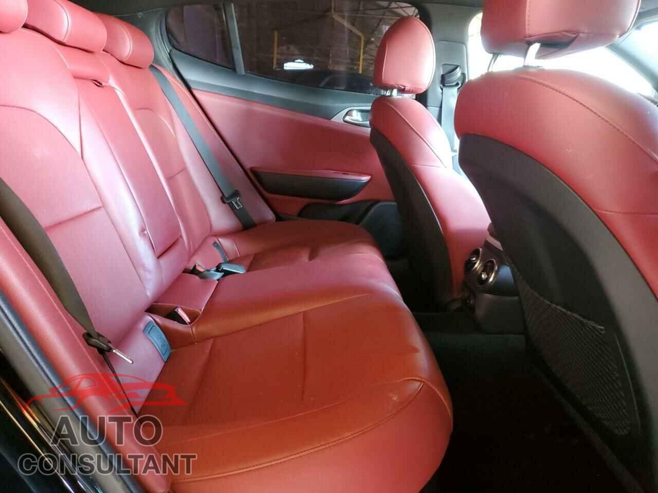 KIA STINGER 2019 - KNAE35LC7K6051539