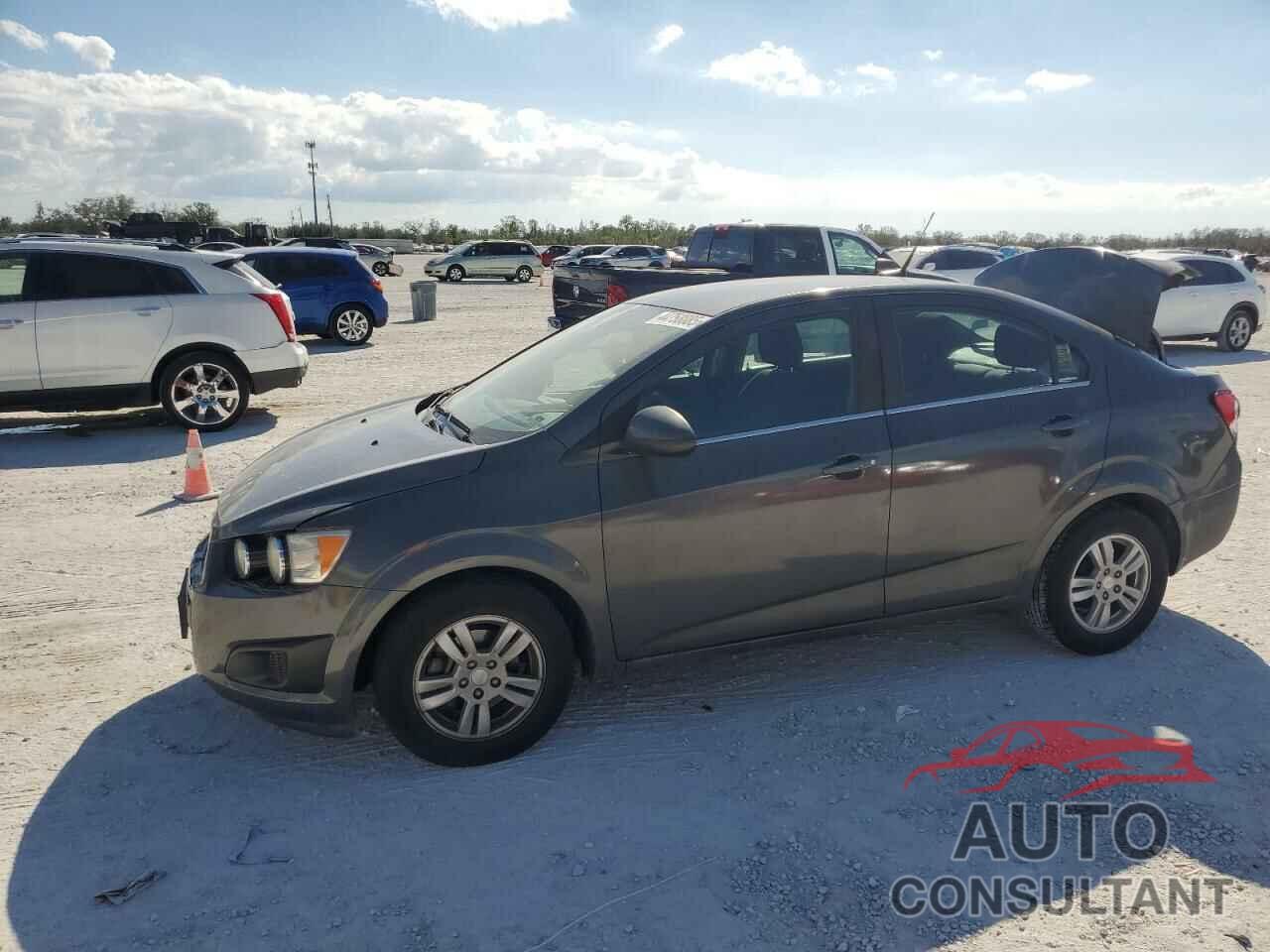 CHEVROLET SONIC 2013 - 1G1JC5SHXD4198167