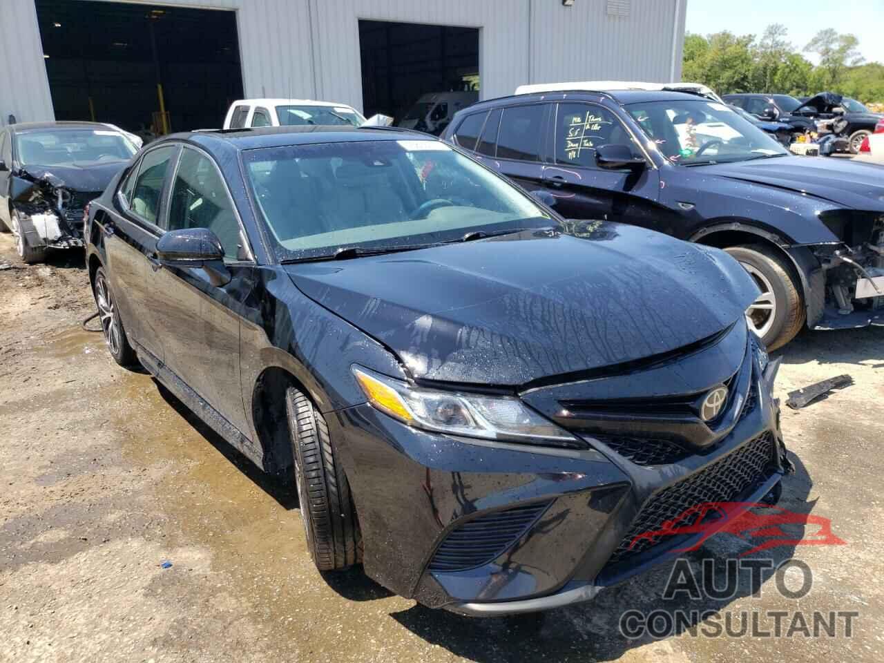 TOYOTA CAMRY 2018 - 4T1B11HK8JU632798