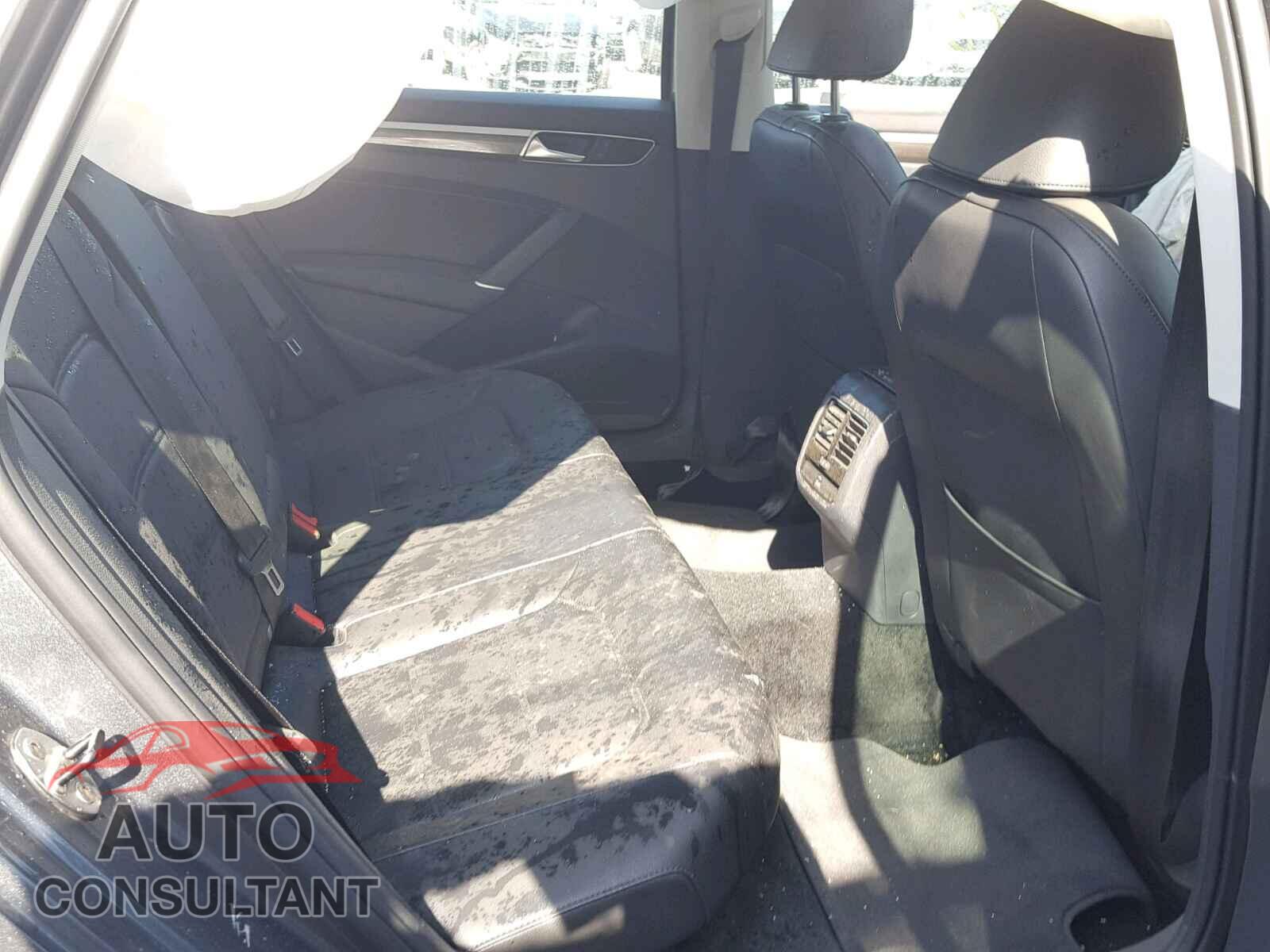 VOLKSWAGEN PASSAT 2017 - 1VWBT7A30HC084474