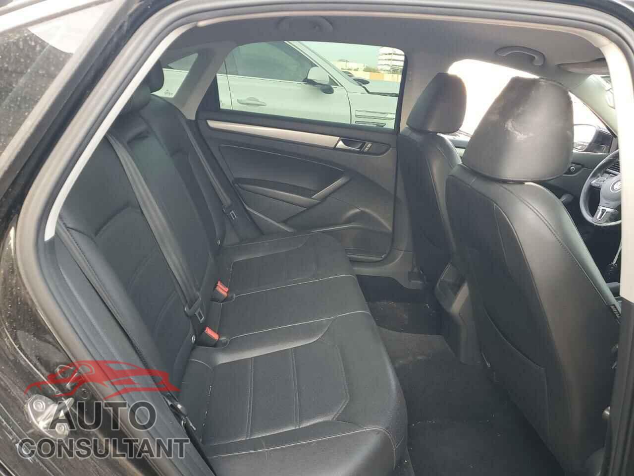 VOLKSWAGEN PASSAT 2015 - 1VWAT7A34FC098032