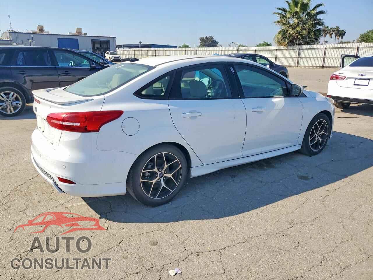 FORD FOCUS 2015 - 1FADP3F29FL334757