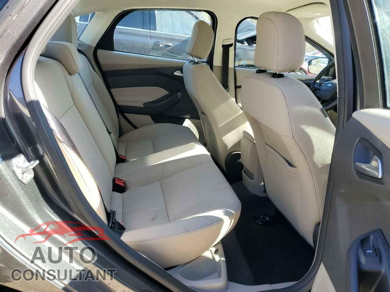 FORD FOCUS 2017 - 1FADP3F23HL227464