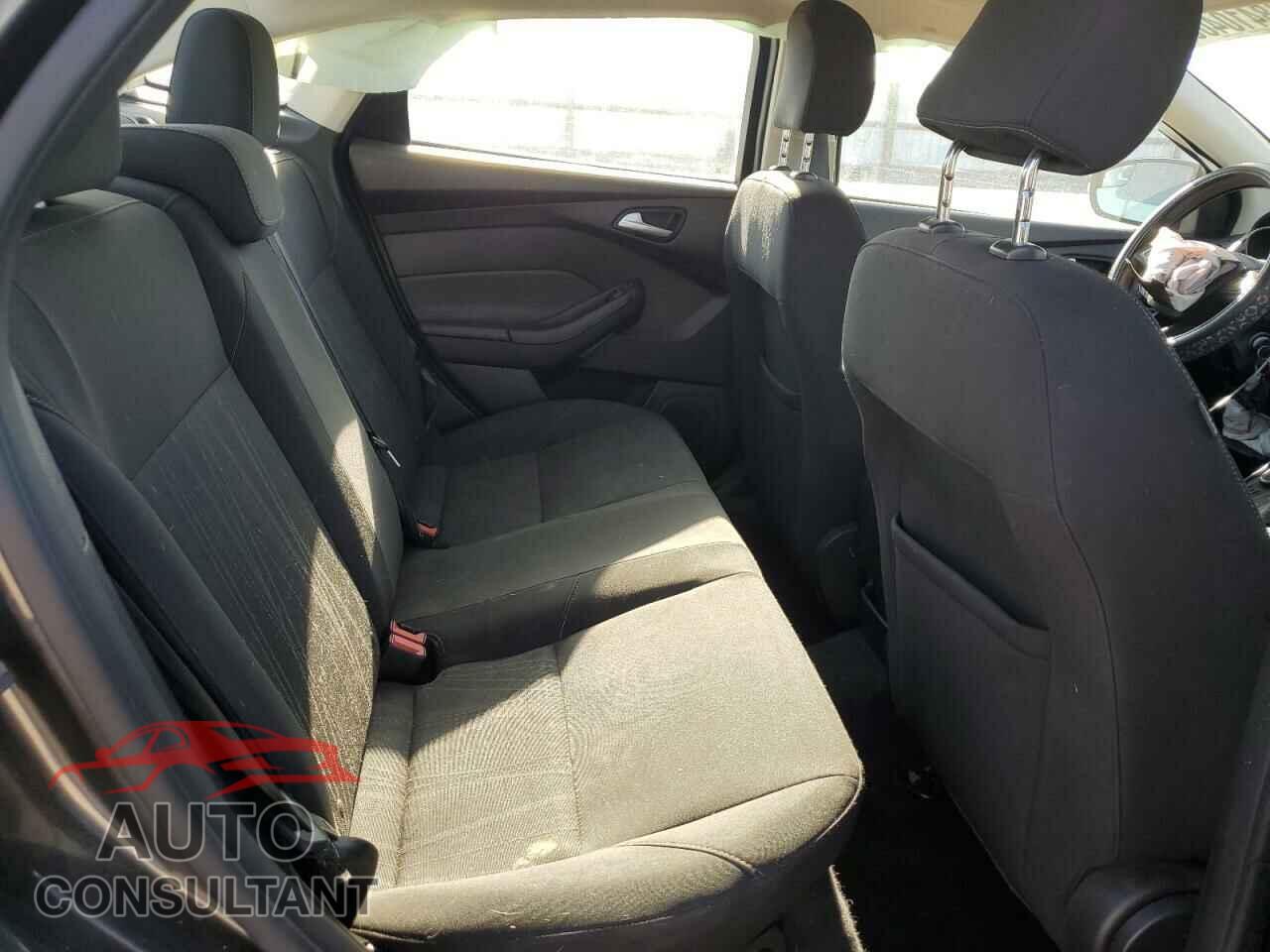 FORD FOCUS 2015 - 1FADP3F24FL241029