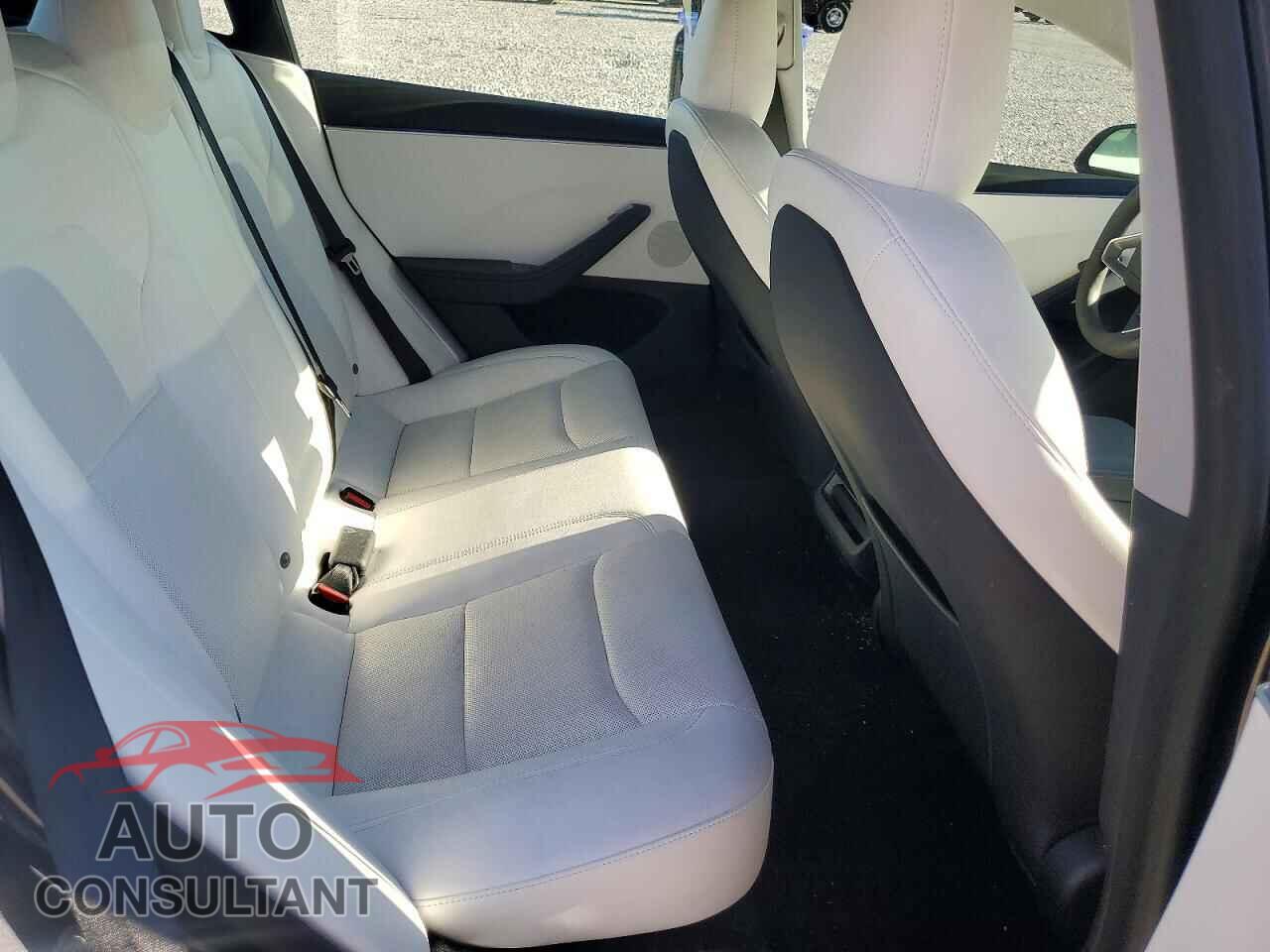 TESLA MODEL 3 2024 - 5YJ3E1EA1RF830717