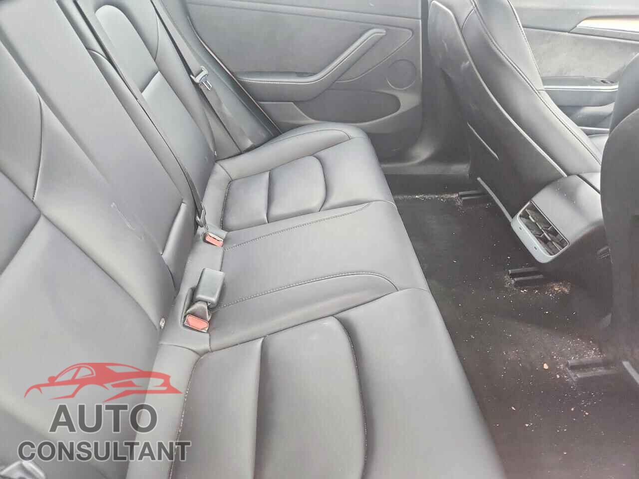 TESLA MODEL 3 2021 - 5YJ3E1EA8MF009526