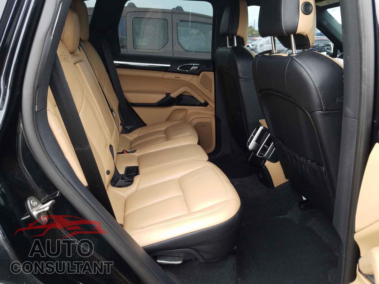 PORSCHE CAYENNE 2018 - WP1AA2A20JKA04549