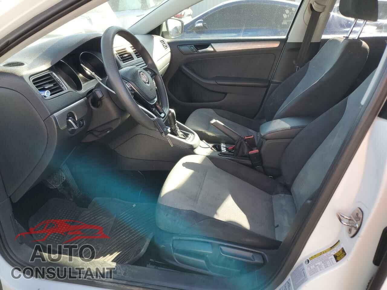 VOLKSWAGEN JETTA 2017 - 3VW2B7AJ7HM410643