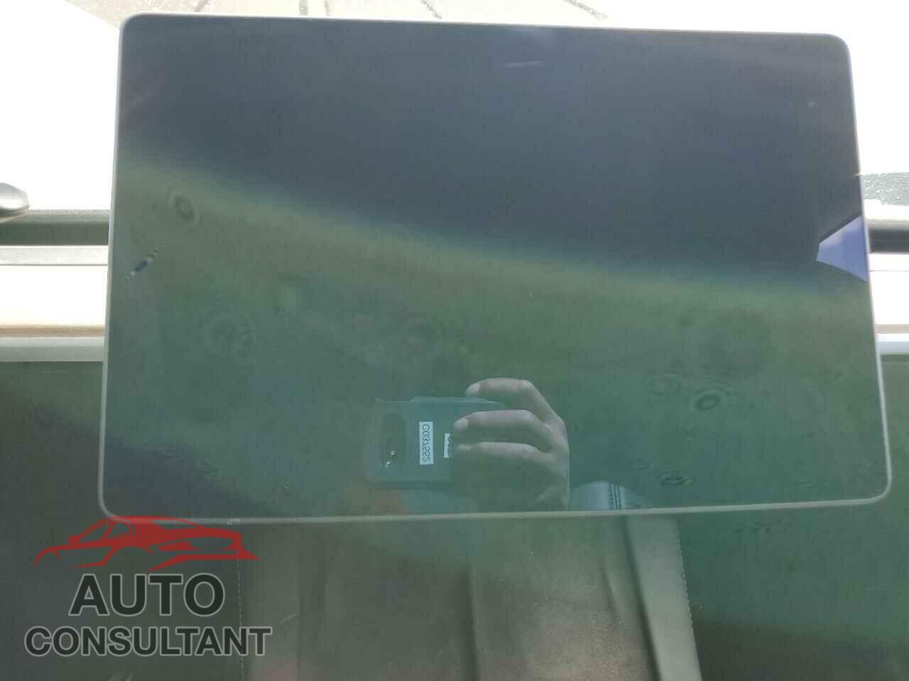 TESLA MODEL Y 2021 - 5YJYGAEE0MF266246