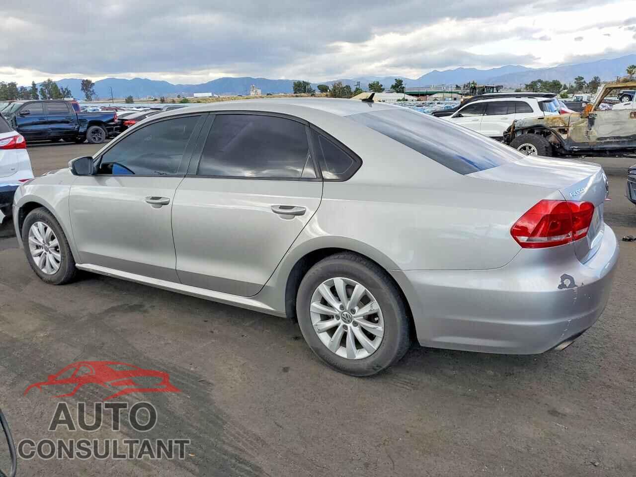 VOLKSWAGEN PASSAT 2013 - 1VWAP7A37DC101264