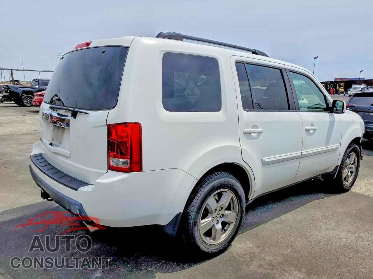 HONDA PILOT 2011 - 5FNYF3H42BB010897