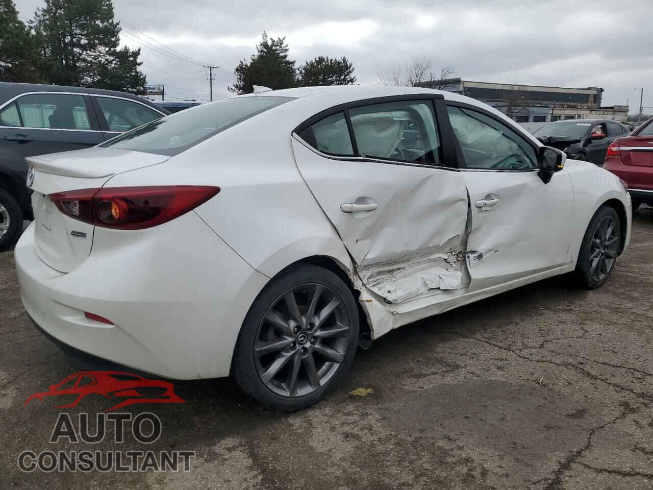 MAZDA 3 2018 - 3MZBN1W38JM212609