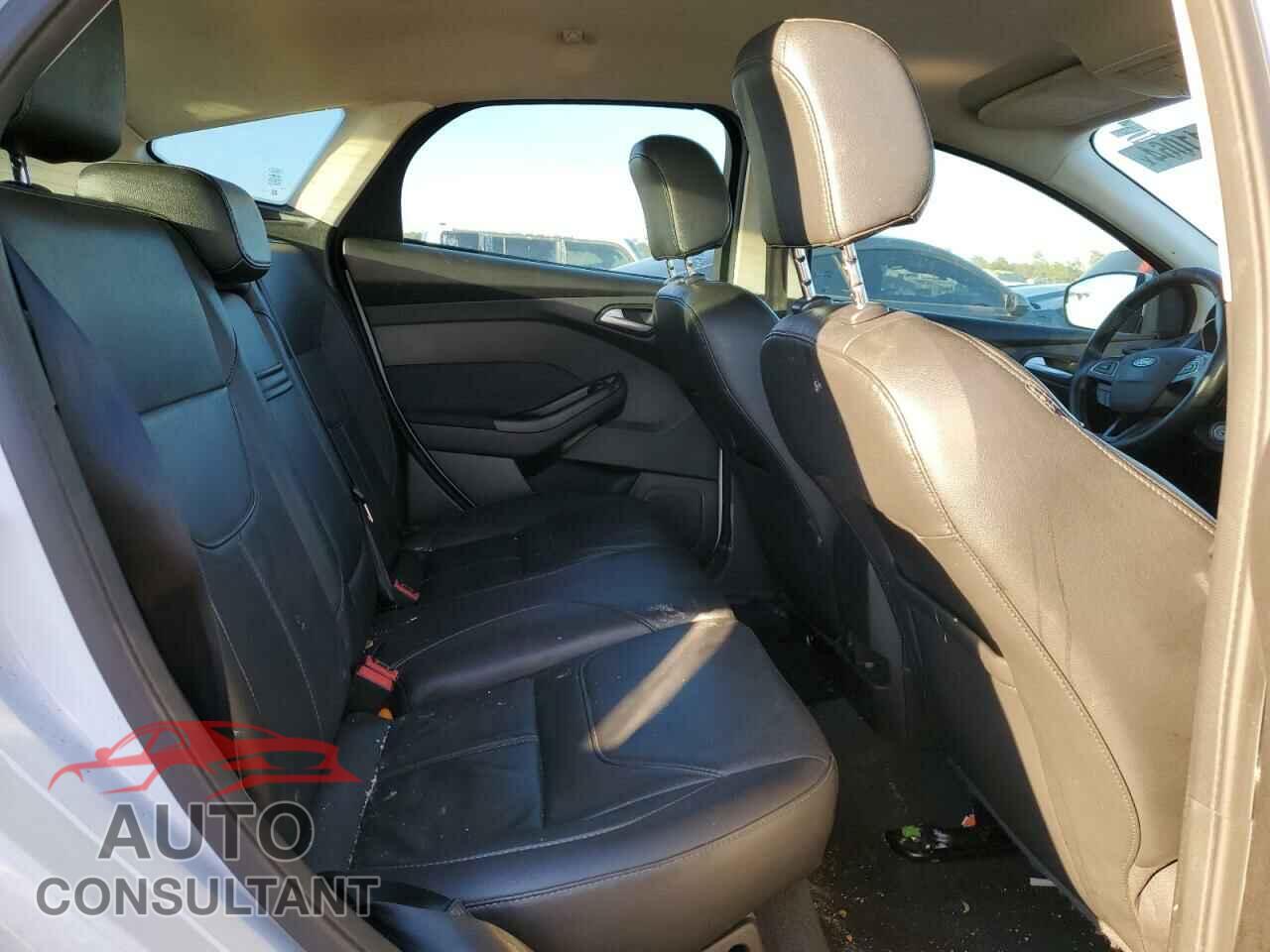 FORD FOCUS 2016 - 1FADP3K22GL277552