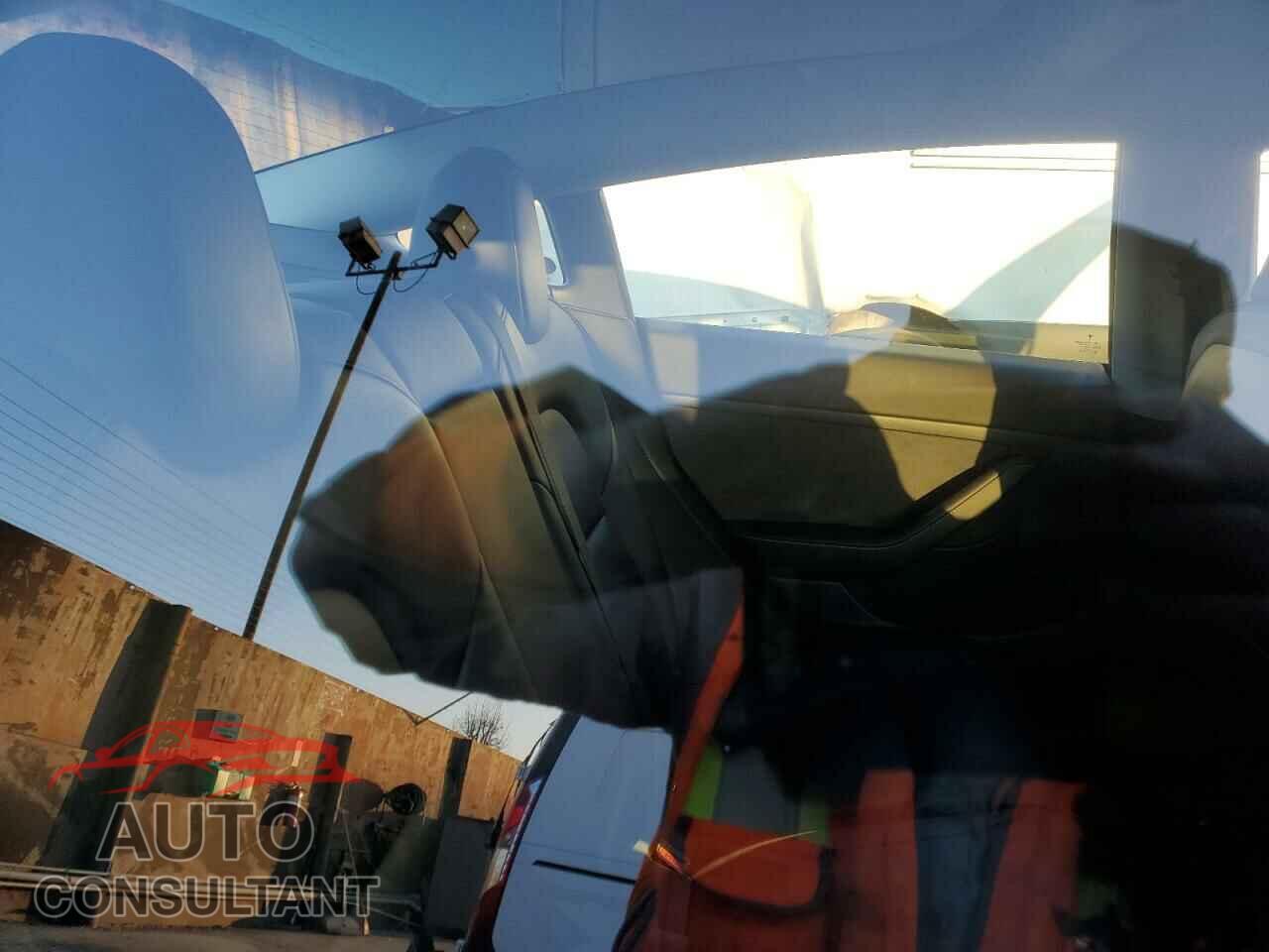 TESLA MODEL 3 2021 - 5YJ3E1EA4MF996612