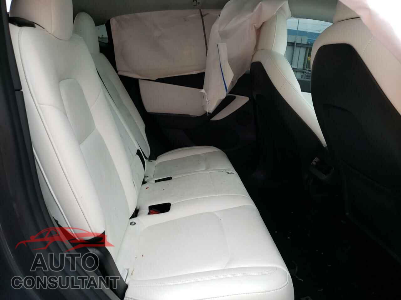 TESLA MODEL Y 2020 - 5YJYGDEE5LF036668