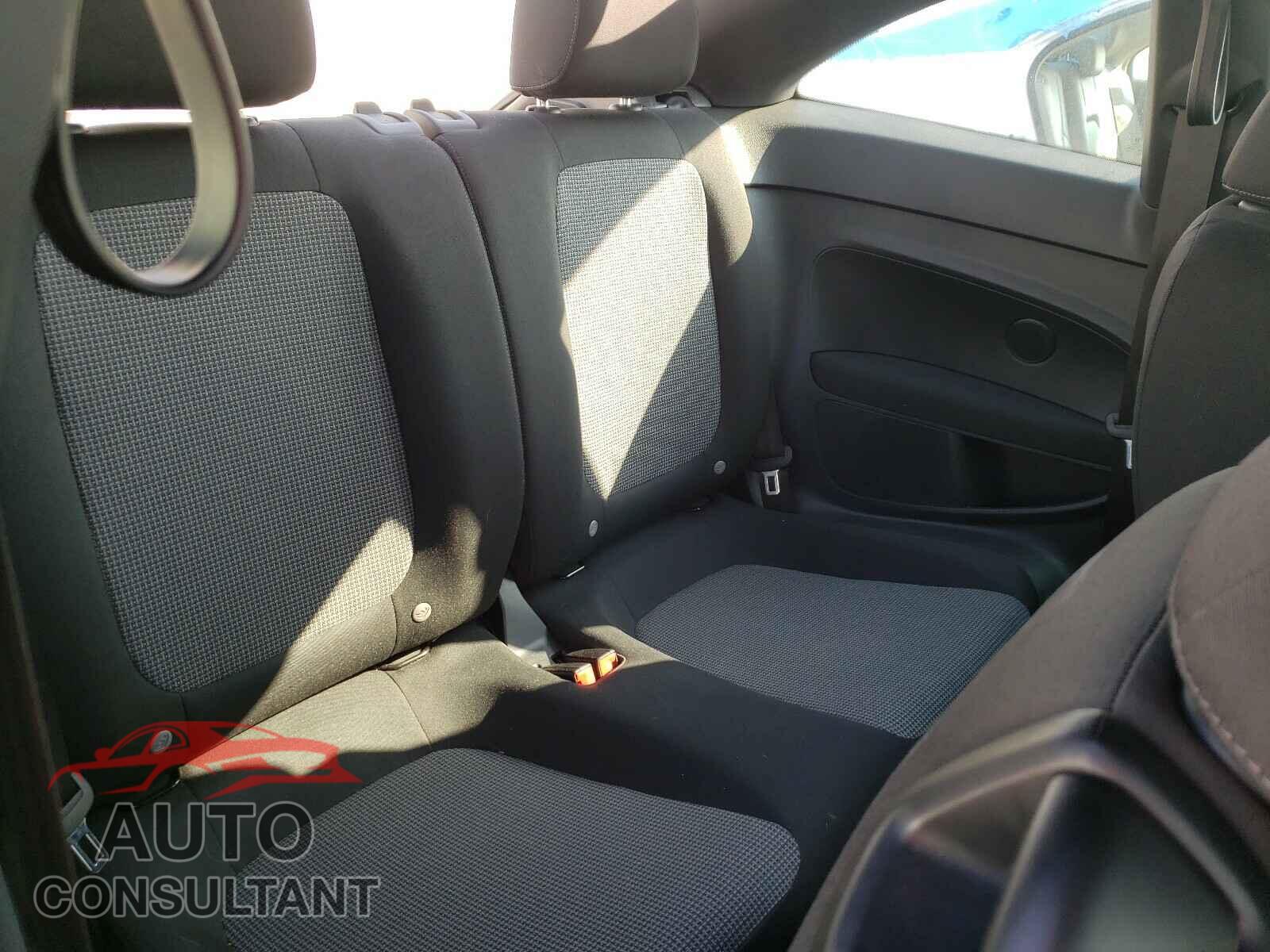 VOLKSWAGEN BEETLE 2017 - 3VWF17ATXHM630428