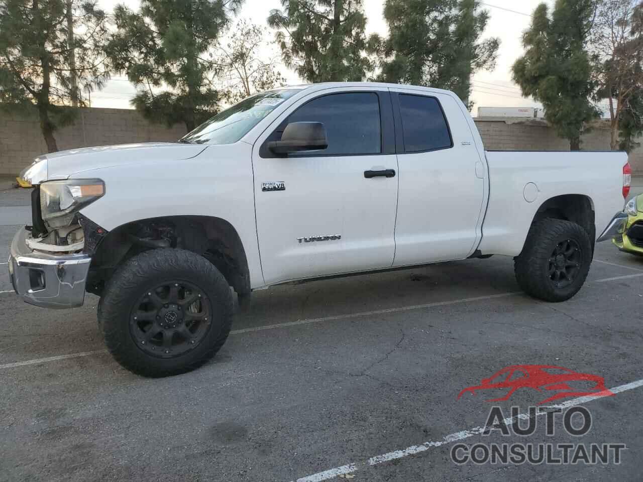 TOYOTA TUNDRA 2018 - 5TFUY5F19JX757902