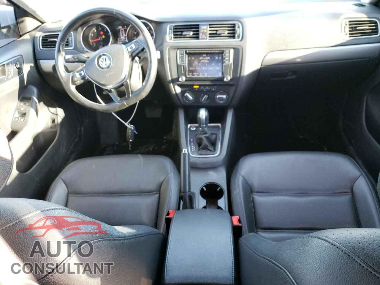 VOLKSWAGEN JETTA 2017 - 3VWDB7AJ6HM369205