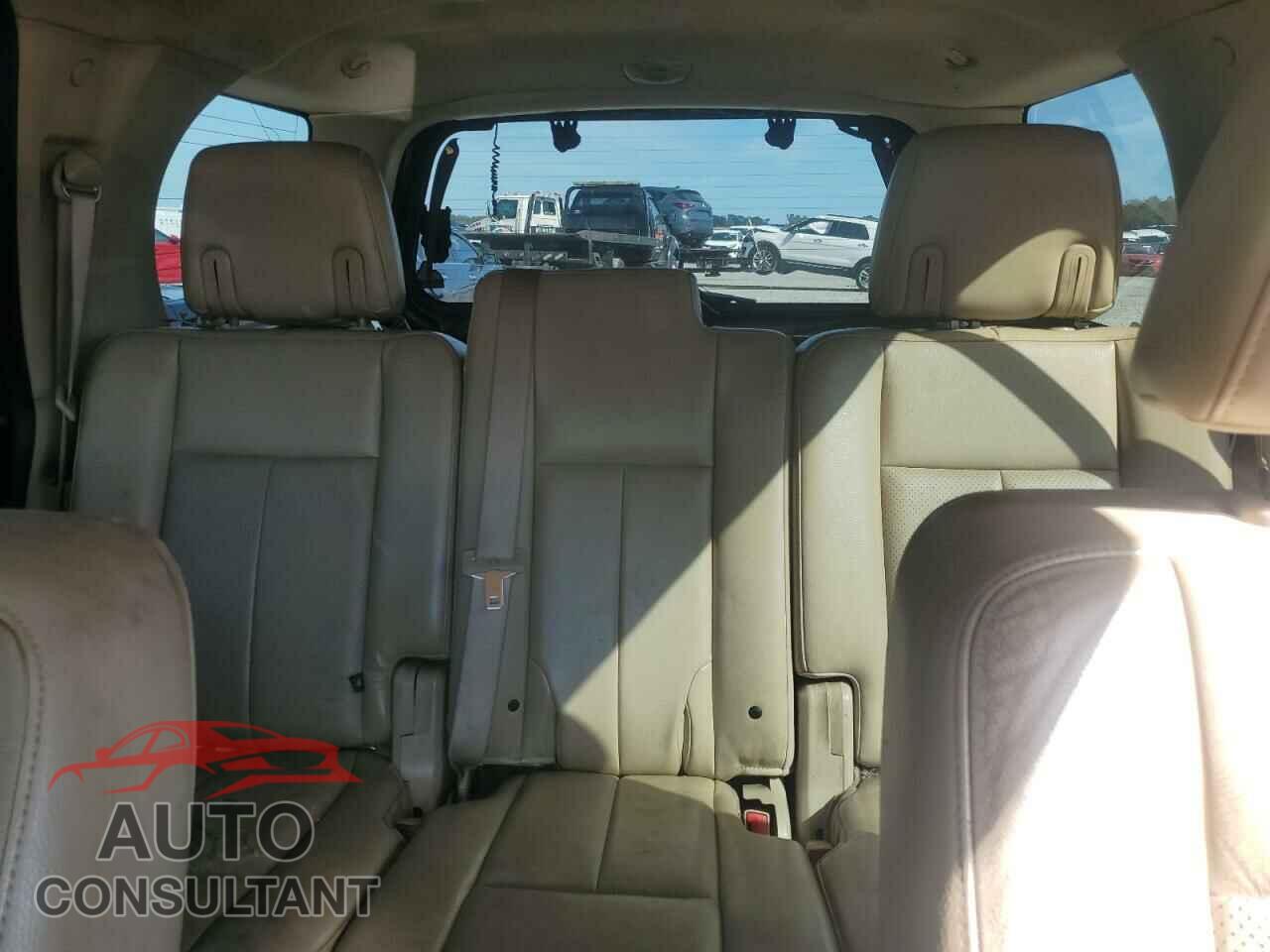 FORD EXPEDITION 2011 - 1FMJU1J53BEF00955