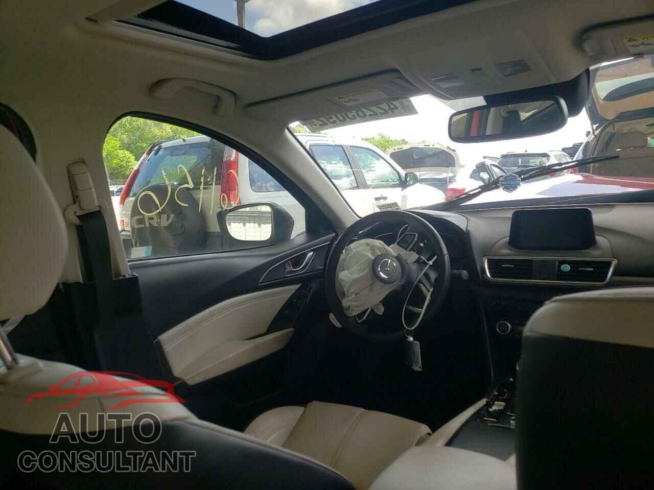 MAZDA 3 2018 - 3MZBN1M37JM187740